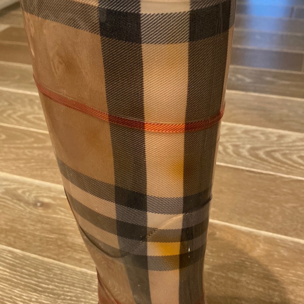 Burberry Rainboots - Picture 6 of 13